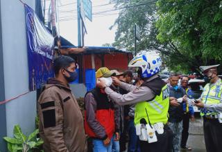 Operasi Zebra Lodaya 2021, Polisi Beri Sosialisasi dan Bagikan Masker