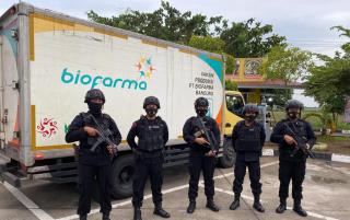 Den Gegana Sat Brimob Polda Jabar Kawal Vaksin Covid-19 Sampai Tuntas