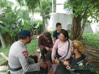 Ingatkan Covid-19 Masih Ada, Anggota Sat Brimob Polda jabar Himbau Warga Tetap terapkan Prokes