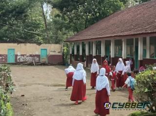 Penunjang Proses Belajar Mengajar di SDN 3 Sindangratu Garut Cukup Memperihatinkan, Pengajar Berharap Perhatian Pemerintah