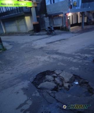 Pengendara: Jalan Belobang di Jalan Pasar Simpang Garut, Bisa menimbulkan Maut. Warga Berharap Instansi Terkait Cepat Tanggap
