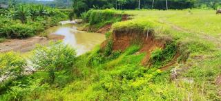 Jalan Poros Desa Pasirnagara ke Arah Banjar Terancam Putus Akibat Tergerus Air Sungai Cikembang, Masyarakat Berharap Adanya Penanganan Dari Pemerintah