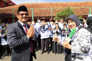 Wabup Garut Pimpin Upacara Peringatan Guru Nasional di SMK 9 Bayongbong