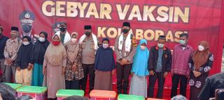 Kapolda Jabar Tinjau Gebyar Vaksinasi Kolaborasi di Ponpes Assyarif