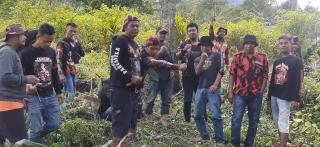 Ormas PP Ranting Cigendel Lakukan Bersih-Bersih TPU
