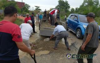 Warga Simpang Padang Bersama Perangkat Desa Lakukan Giat Goro