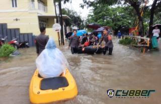 Sungai Biring Je,ne Meluap, Polisi Bergerak Cepat Evakuasi Warga Terdampak Banjir 
