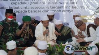 Dalam Peringatan Maulid Nabi, Danrem 061/Sk Bersama Habib Luthfi Bin Yahya Ajak Tingkatkan Keimanan dan Ketaqwaan Serta Cinta Tanah Air