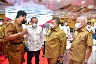 Gubsu Serahkan DIPA dan TKDD Tahun 2022 Provinsi Sumut