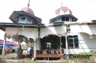Kapolda Riau dan Tokoh Masyarakat Letakkan Batu Pertama Pembangunan Renovasi Masjid Syeh Abdurrahman Singawek