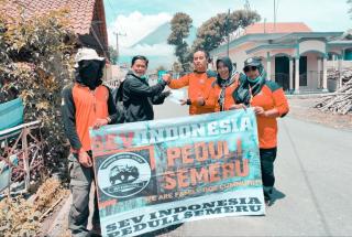 Komunitas Mobil SEV INDONESIA Salurkan Bantuan untuk Warga Terdampak Erupsi Semeru