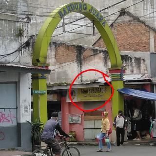 Viral!! Kedai “Tahu Susu Gadis” di Bandung Disoal Warga