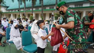 Danrem 061/Sk Berbagi Kasih dan Berkah Kepada Ratusan Yatim Piatu dan Dhuafa Menyambut Pergantian Tahun