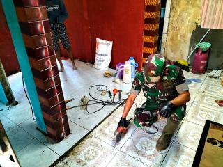 TNI Renovasi Rumah Milik Warga Tegalame
