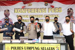 778 Slop Rokok Ilegal, Mobil dan HP Berhasil Diamankan Polres Lamsel