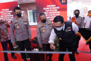 Gubernur Didampingi Kapolda Resmikan Beberapa Gedung di Lingkup Polda Jabar