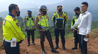 Kapolres Sumedang Lakukan Pengecekan Lokasi Longsor di Desa Ciherang