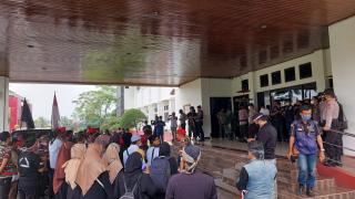 Puluhan Ormas Lakukan Aksi Lawan Radikalisme di Gedung Sate