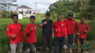 Antisipasi Terjadinya Banjir Dimusim Penghujan, Lurah Ciherang Tasikmalaya Bersama Forum Cibeureum Laksanakan Baksos