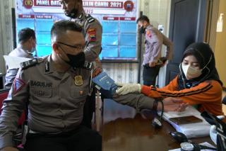 Ratusan Anggota Polres Brebes dan ASN di Suntik Vaksin Booster