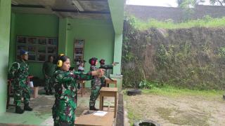 Asah Kemampuan Menembak, 9 Prajurit Kowal Lakukan Latihan Tembak