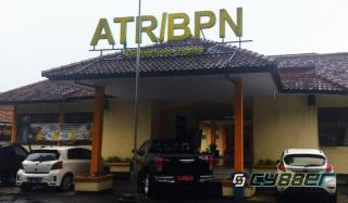 Mau Dikonfirmasi Terkait Biaya PTSL Lebih dari Ketentuan, Salah Satu Pegawai BPN Ciamis Tak ada di Kantor, Security Bilang Setiap Jumat Hanya Bekerja Setengah Hari