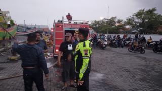 Kebakaran Belasan Kapal di Pelabuhan Pelindo Tegal, Polisi Arahkan Puluhan Kapal ke Lokasi Aman