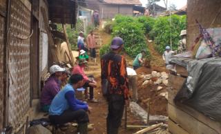 Ormas PP Rating Genteng Bersama Warga Bangun Rutilahu