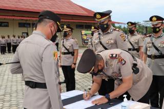 Kapolres Lamsel Pimpin Sertijab 6 Perwira dan Perwira Menengah