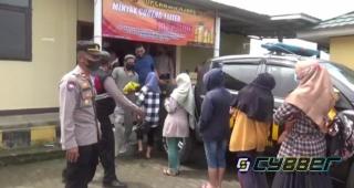 Polisi Gelar Operasi Pasar, 1.000 Liter Minyak Goreng Ludes Terjual