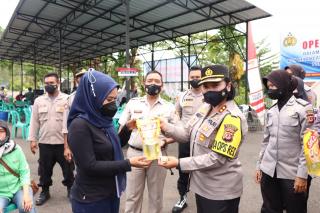 Peserta Vaksin di Polres Banjar Mendapat Minyak Goreng Gratis