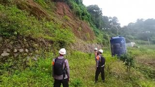 Polisi Cek Tebing Rawan Longsor di Kecamatan Pacet