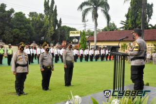 3 Personel Polresta Cirebon Mendapat Kenaikan Pangkat Pengabdian
