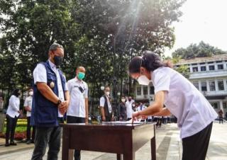 Yana Mulyana, PLT Walikota Bandung Lantik 319 Pegawai Pemerintah dengan Perjanjian Kerja  PPPK