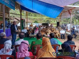 Warga Masyarakat Menggelar Audensi Tekait Ganti Rugi Pembebasan Lahan Proyek Jalan Tol Cisumdawu