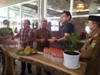 Bupati Cirebon Resmikan Coffee Resto Bernuansa Bali