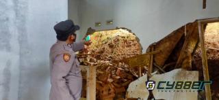 Tertimpa Tanah  Longsor, Tembok Rumah Warga Wanareja  Jebol