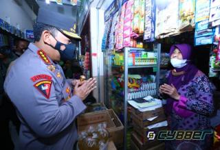 Tinjau Pasar Muntilan, Kapolri Minta Pedagang Laporkan Jika Distribusi Minyak Curah Terganggu