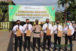 Berprestasi, Belasan Personel Polri Diganjar Penghargaan