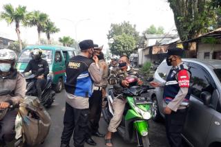 Antisipasi Boncel / Anarko, Polisi Lakukan penyekatan Arah yang Menuju DPRD dan Kantor Pemkot Bandung
