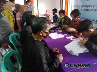 Camat Megamendung Pantau Langsung Penyaluran Bantuan Sembako Tunai