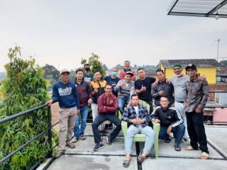 Temu Kangen Team KIJANG Cicurug Gelar Bukber di Cafe D
