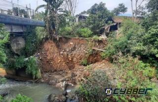Kades Cipinang Khawatir Longsor di Dekat Jembatan Cigereuh akan Meluas