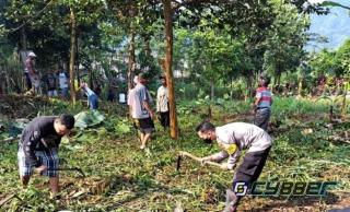 Antisipasi Bencana Alam, Polisi dan Warga Gotong Royong Bersihkan Lingkungan