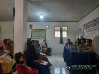 Bhabinkamtibmas Polsek Cilograng Monitoring Pembagian BLTDD Di Desa Cibareno Kec. Cilograng