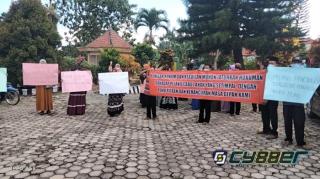 Keluarga Korban Tuntut Ustad Cabul di Kelumbayan Dipenjara Seumur Hidup