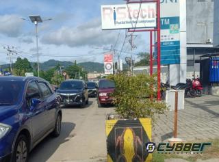 Bahu Jalan dan Trotoar di Kota Jayapura dijadikan Tempat Parkir Hotel dan Café Disoal Ketua LSM WGAB Papua, Ini Kata Yery