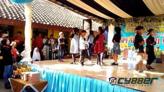 Meriahkan Moment Pelepasan dan Kenaikan Kelas, SDN Sukajaya Pagaden Gelar Pentas Seni Anak Didik