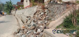 Tak Ada Hujan Tak Ada Angin, TPT di Kampung Patala Sindangpanon Ambruk