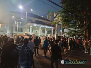 Tolak RKUHP, Cipayung Plus Jabar Gelar Aksi Unras Hingga Malam Hari